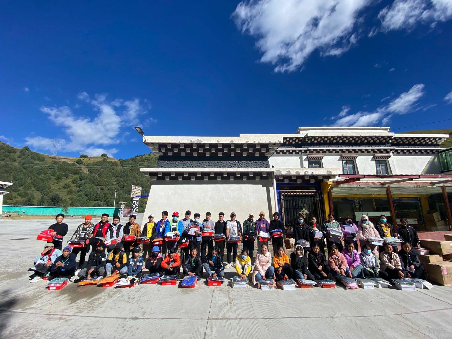 上海鞠豪知识产权咨询有限公司公益回顾丨家国同欢月同圆 温暖满载甘孜州(图8)